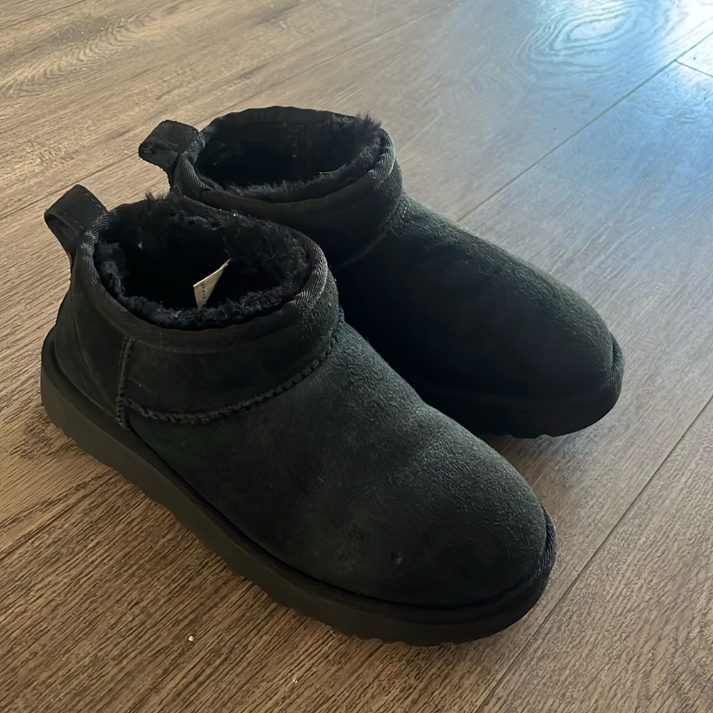 UGG Ultra Mini Classic Boot Size 6